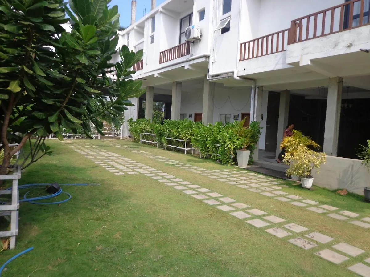 Hotel Star White - Negombo Kudapaduwa