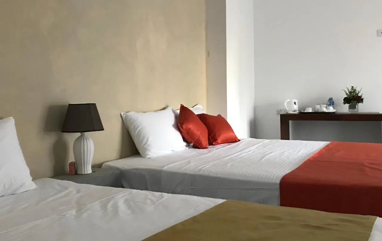 Hotel Star White - Negombo Kudapaduwa 3*,