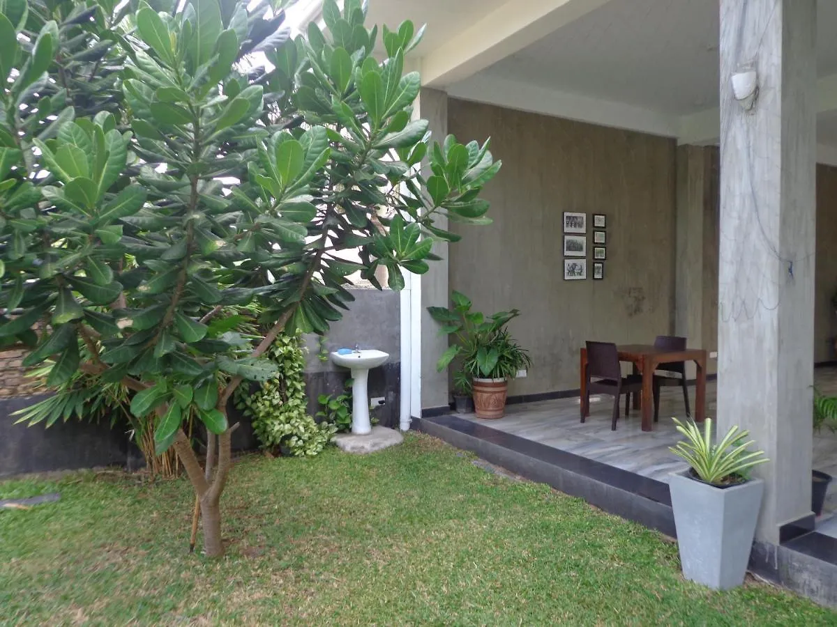 Hotel Star White - Negombo Kudapaduwa Sri Lanka