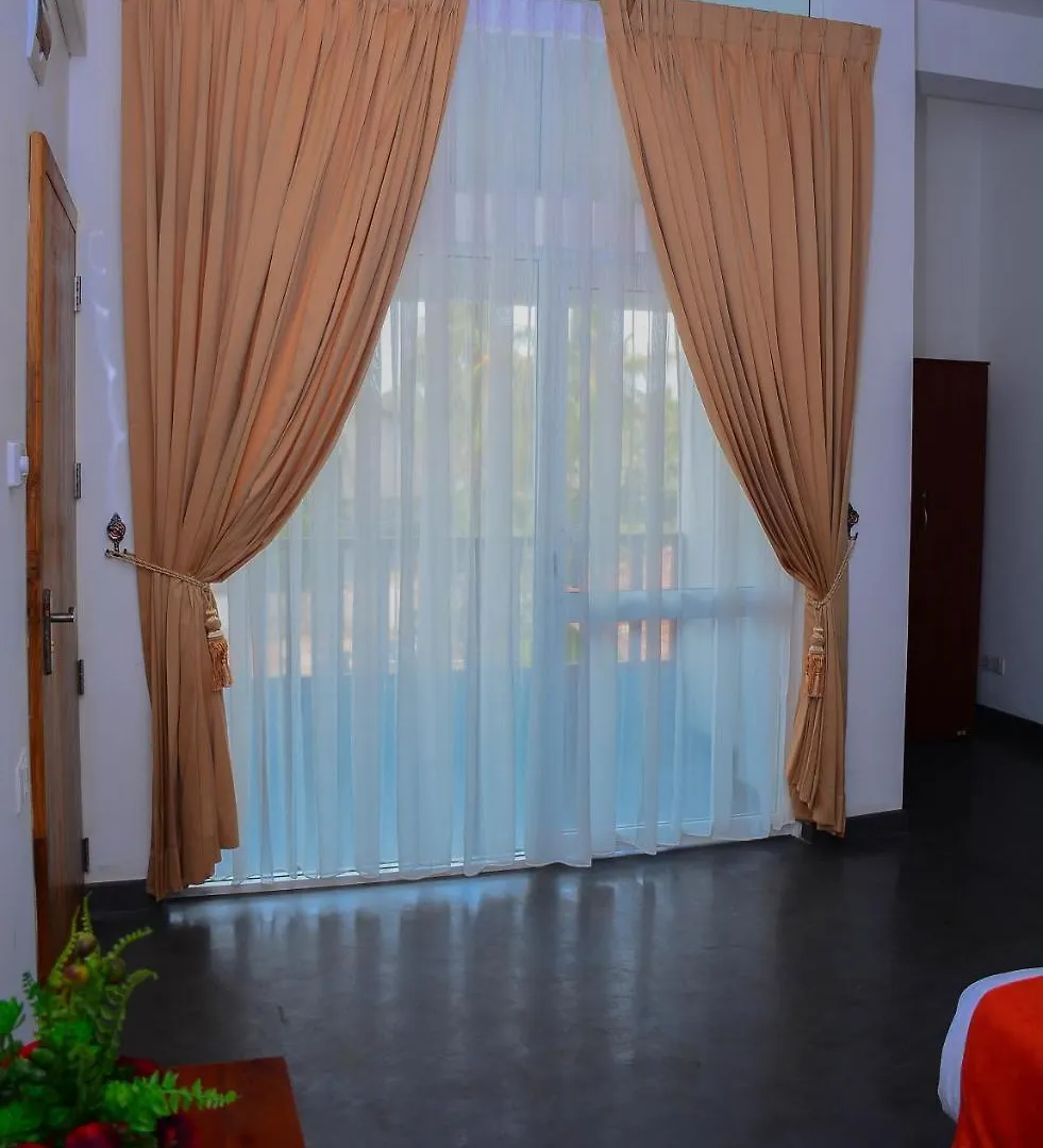 Hotel Star White - Negombo Kudapaduwa
