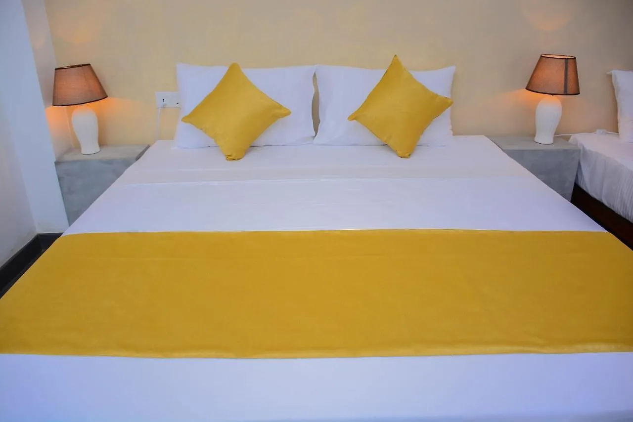 Hotel Star White - Negombo Kudapaduwa