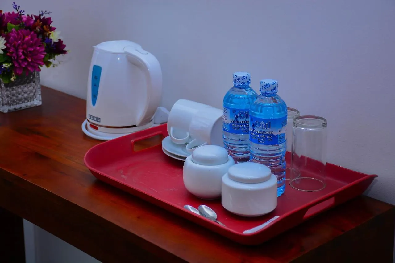 Hotel Star White - Negombo Kudapaduwa 3*,