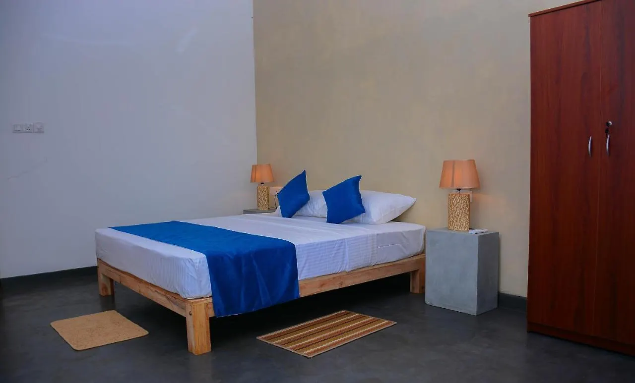 Hotel Star White - Negombo Kudapaduwa