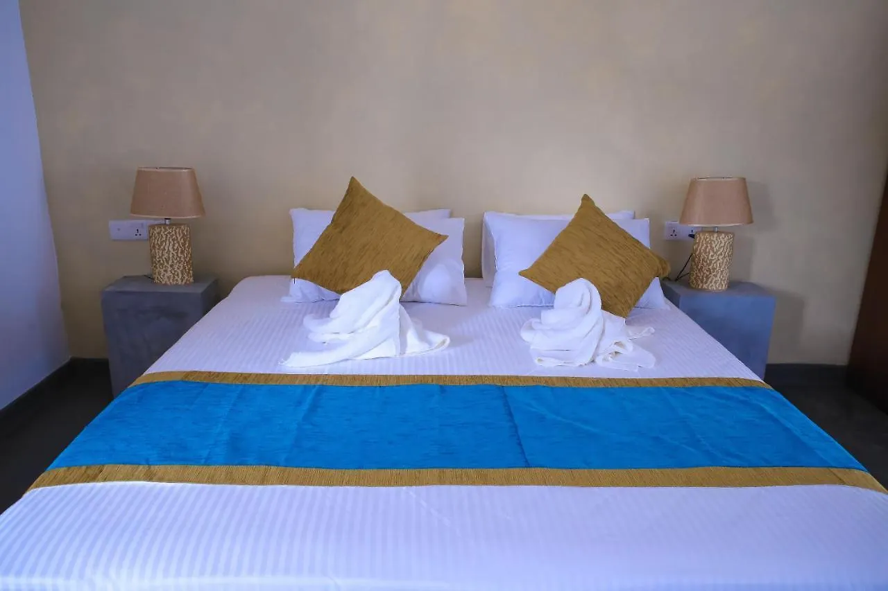 Hotel Star White - Negombo Kudapaduwa