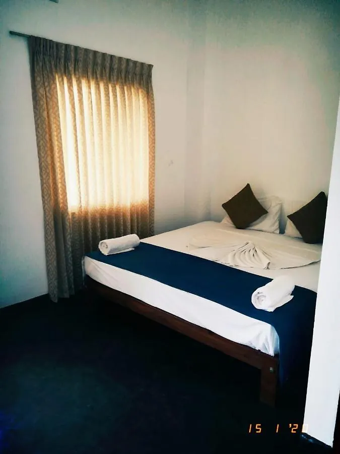 ***  Hotel Star White - Negombo Kudapaduwa Sri Lanka