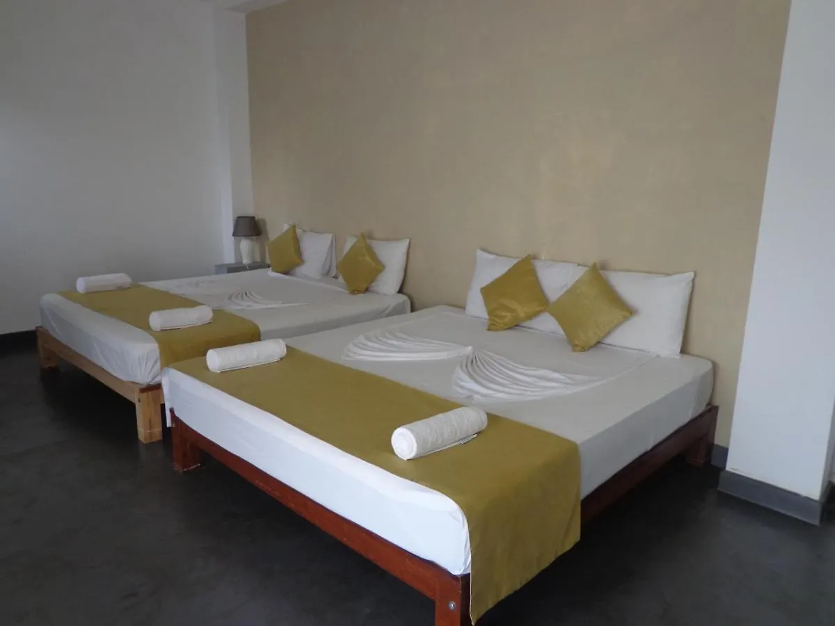 Hotel Star White - Negombo Kudapaduwa Sri Lanka